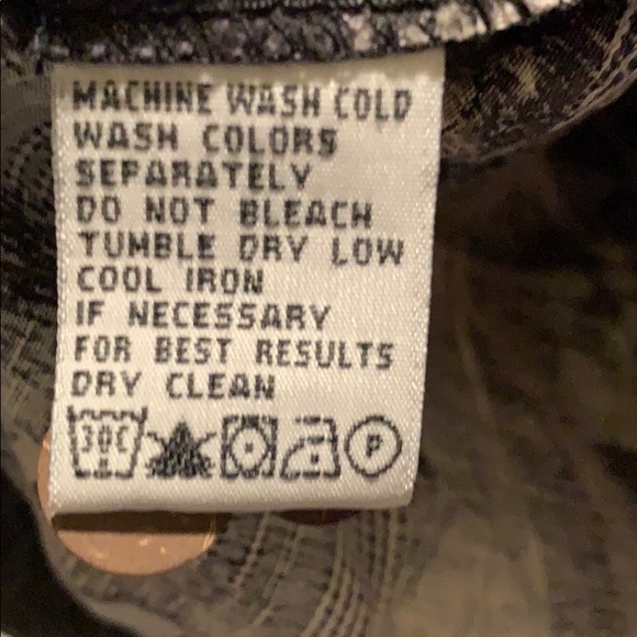 Tommy Bahama Men’s Hawaiian Shirt - Picture 5 of 5